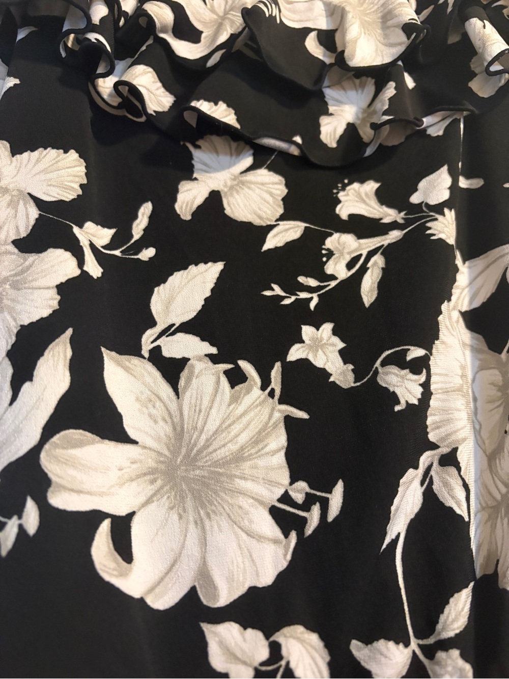 White House Black Market Black White Floral Ruffle Romper Size 6 - Picture 6 of 8